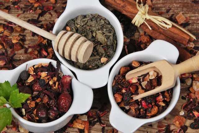 Чому варто регулярно пити фруктовий чай: 7 причин додати його до щоденного раціону - фото 603218