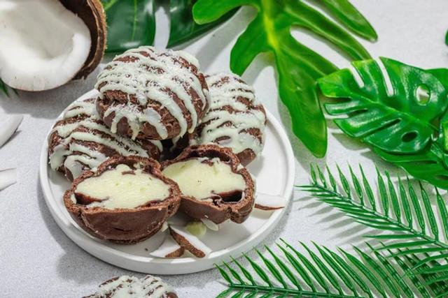 Ніжний кокосовий крем для еклерів і пампухів: як приготувати ароматну начинку - фото 605732