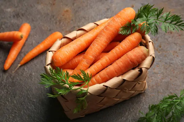 3 продукти, які допомагають очистити судини: що варто їсти для зниження холестирину - фото 606009