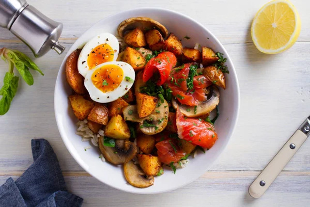 Гриби з картоплею за 20 хвилин: як приготувати ситну вечерю без зайвих зусиль - фото 606060