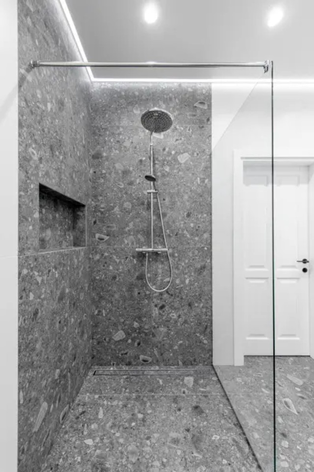 5 рішень в інтер’єрі, які виглядають дорого, але створюють проблеми: краще двічі подумати - фото 607228