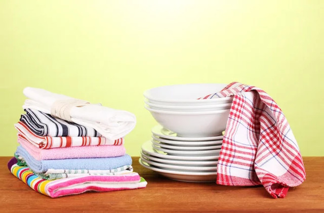 Кухонні рушники стануть як нові: як швидко відбілити їх без кип’ятіння за кілька хвилин - фото 607239