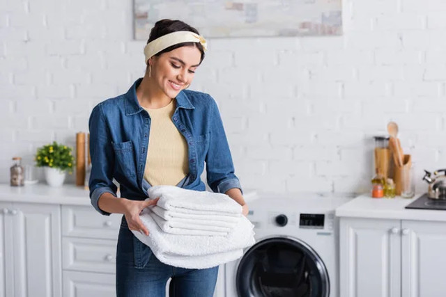 Кухонні рушники стануть як нові: як швидко відбілити їх без кип’ятіння за кілька хвилин - фото 607240