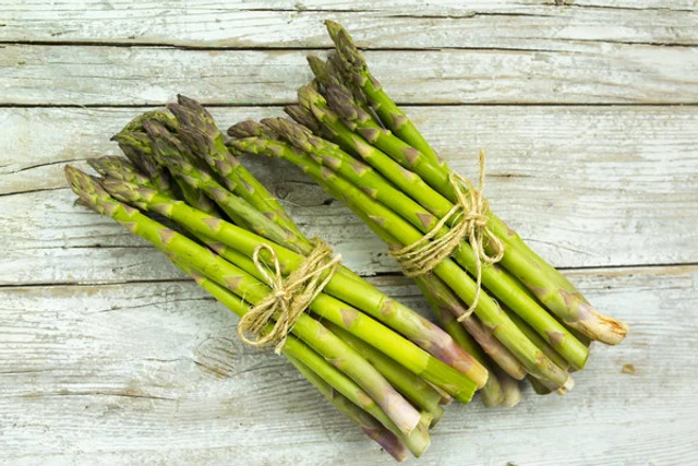 Весняні овочі з білком: що обов’язково додати до раціону, щоб почуватися краще вже зараз - фото 608300