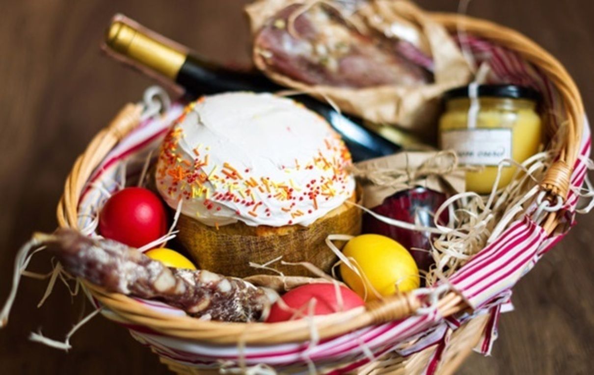 Як стильно прикрасити великодній кошик - фото 1