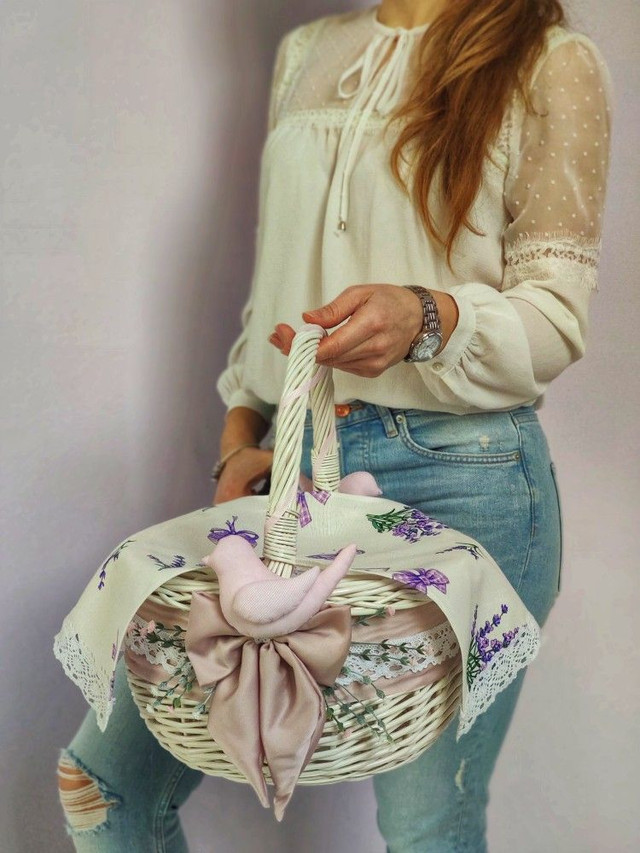 Як стильно прикрасити великодній кошик - фото 608351