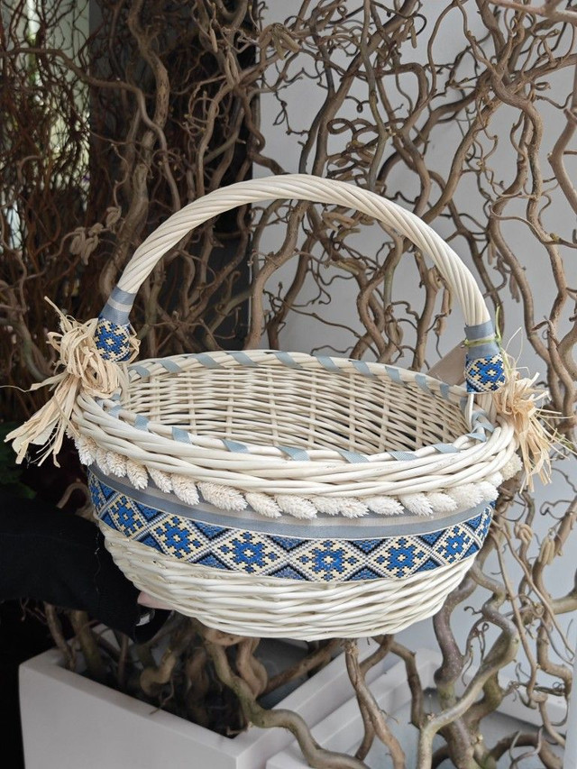 Як стильно прикрасити великодній кошик - фото 608355