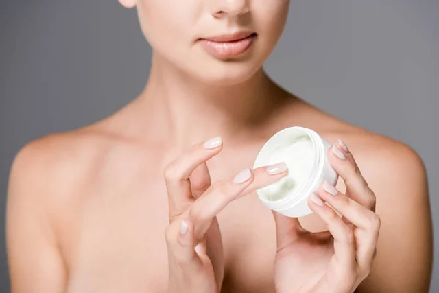 Зіпсуєте навіть дорогий макіяж: яку помилку допускають майже всі і як її уникнути - фото 608734