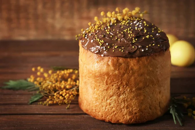 Паска з шоколадною глазур’ю: як приготувати ніжну великодню випічку, яка підкорить смаком - фото 608744