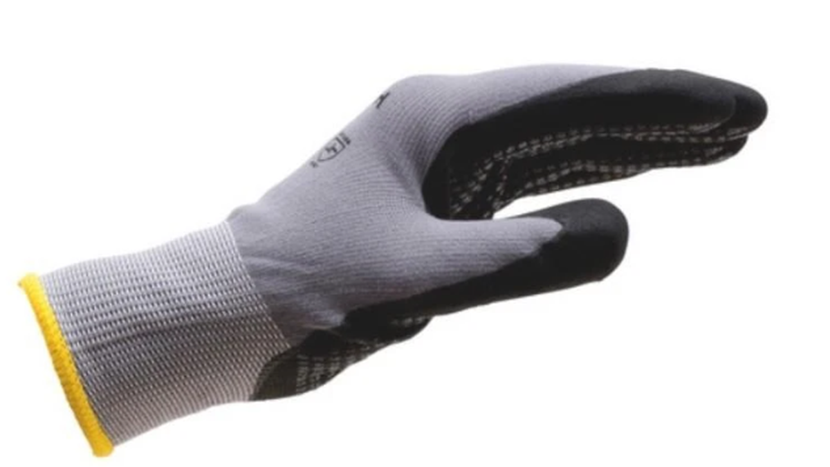 Захист рук під час тонких робіт: чому професійні рукавички – це не розкіш, а необхідність