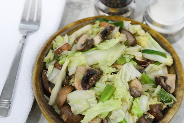 Салат за 5 хвилин на Великдень: легкий рецепт, який не обтяжить шлунок - фото 610335