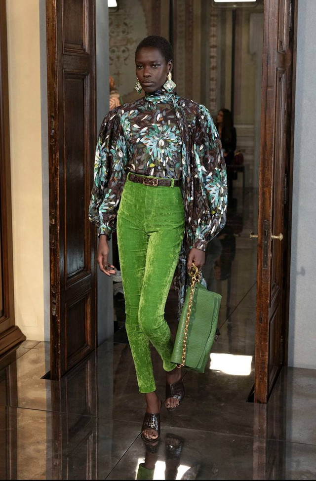 Тренди весна-літо 2026: які кольори штанів стануть мастхевом сезону та як їх носити - фото 610605