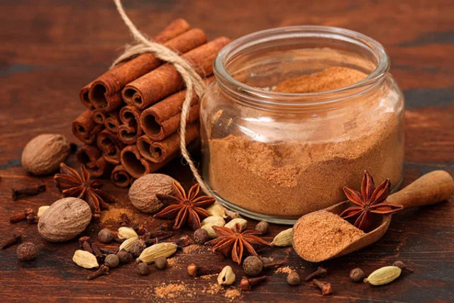 Кориця на порозі: навіщо сипати спецію на початку місяця і як правильно провести ритуал - фото 610721