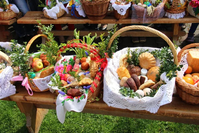 Що кладуть у великодній кошик у Польщі: правило семи продуктів і їхнє особливе значення - фото 610824