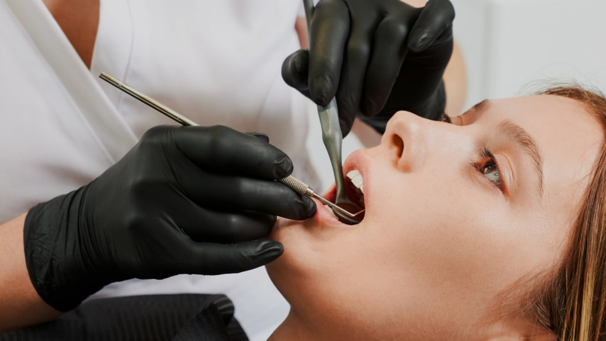 Чому зуби стають прозорими на краях - причини, профілактика та лікування - фото 1