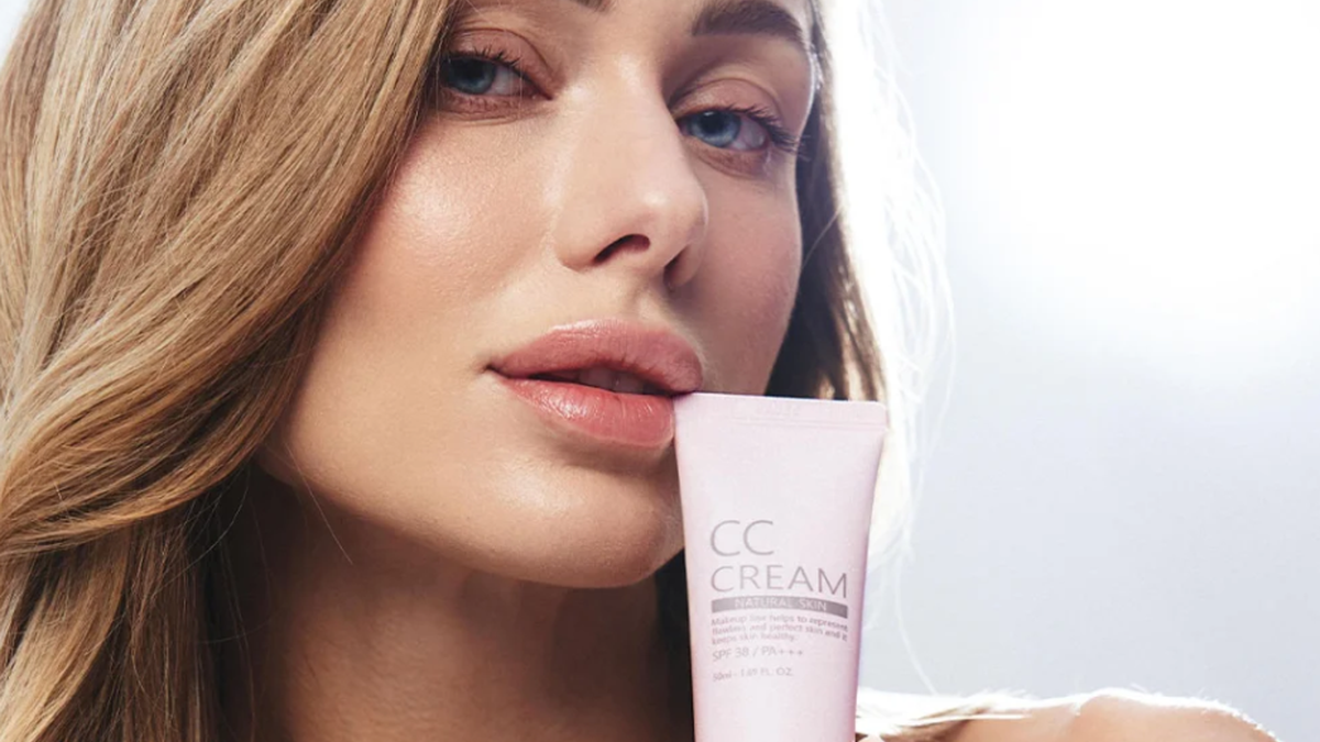 Чому легкі тональні засоби стали популярнішими за щільні - фото 1