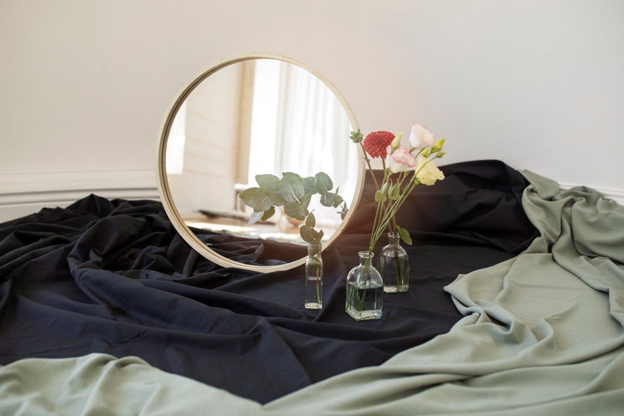 Як правильно мити дзеркало без розводів - фото 1