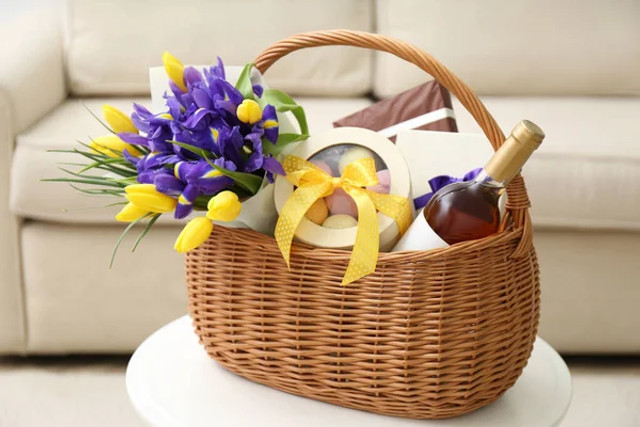 Чи можна святити алкоголь на Великдень: що покласти у кошик, а що краще залишити вдома - фото 611347