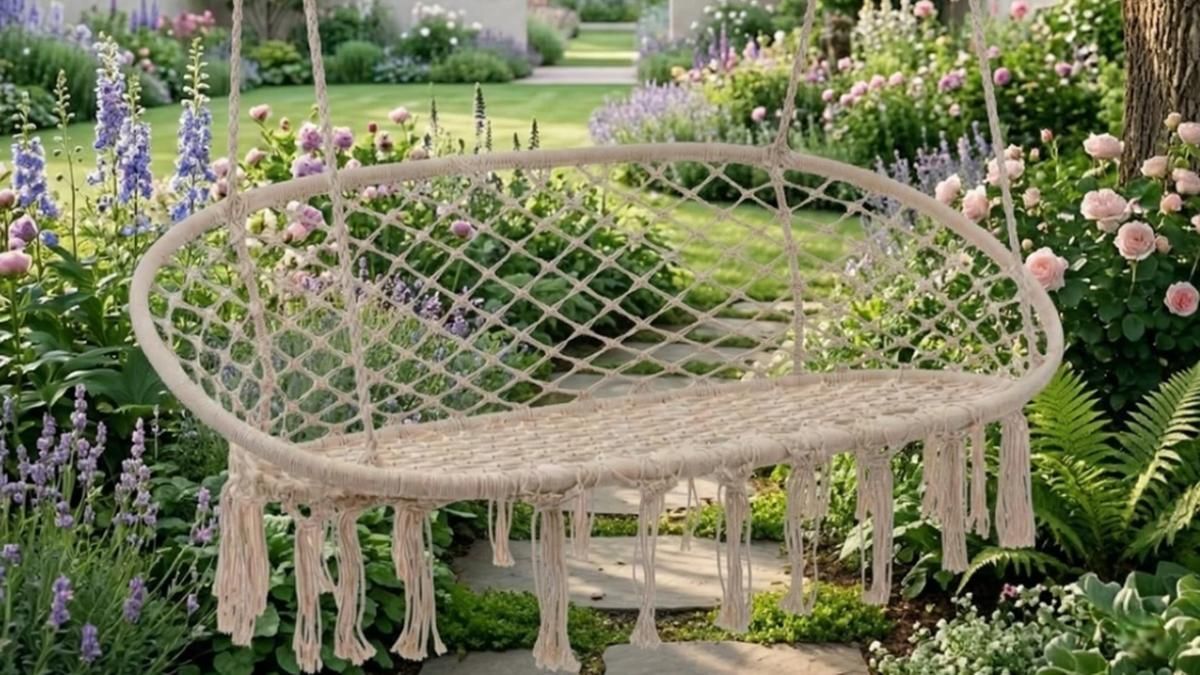 Гойдалка як важливий елемент для сучасного саду - фото 1