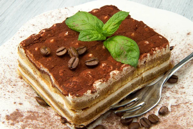 Тірамісу із залишків паски: як приготувати ніжний десерт після свят без зайвих витрат - фото 611903