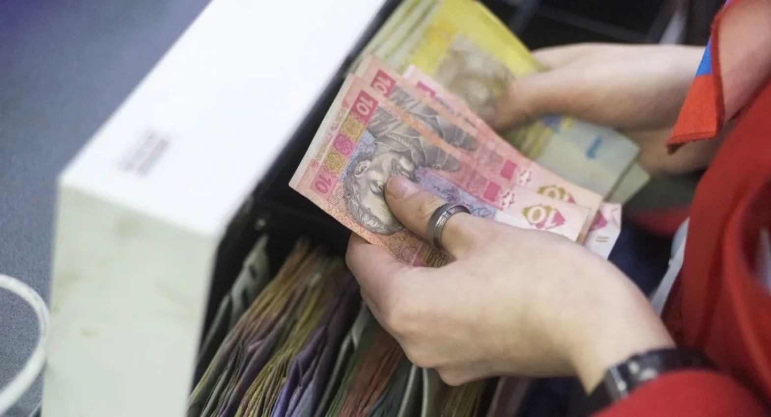 Які купюри більше не приймають в Україні і що робити - фото 1