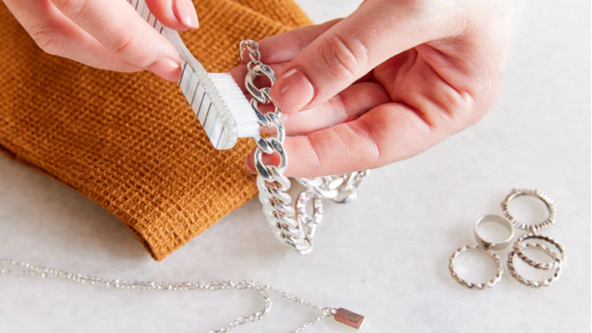 Догляд за ювелірними виробами зі срібла: професійні та домашні методи - фото 1