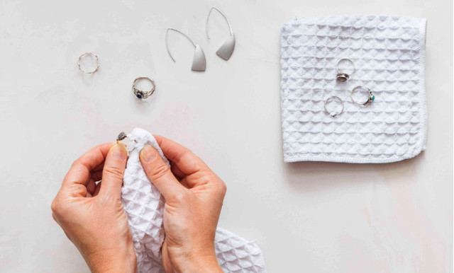 Догляд за ювелірними виробами зі срібла: професійні та домашні методи - фото 612379