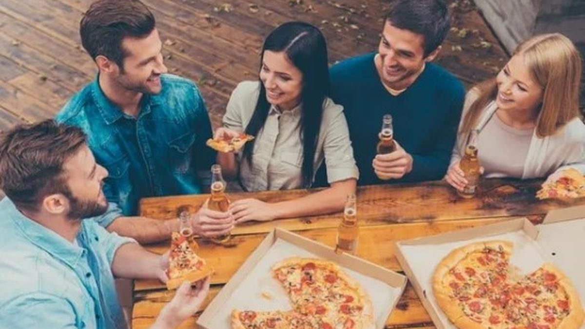 Піца як сценарій вечора: чому саме з неї починається відпочинок - фото 1