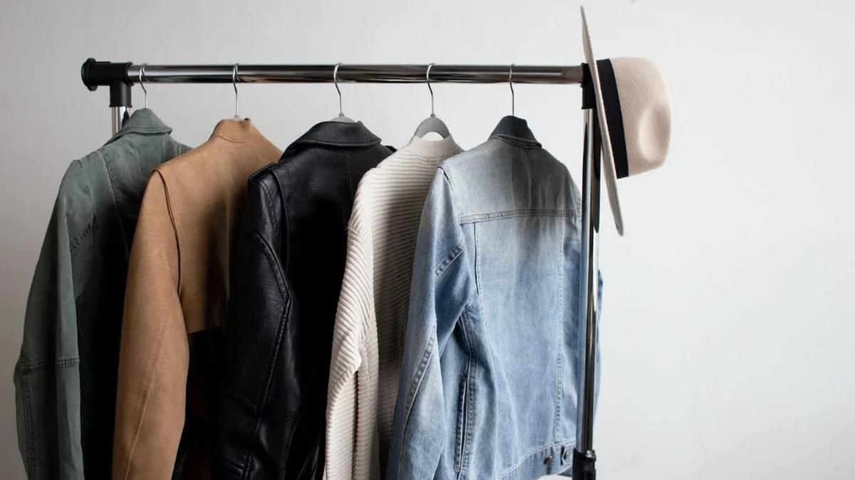 Базовий гардероб: на яких речах не варто економити заради щоденного комфорту та стилю - фото 1