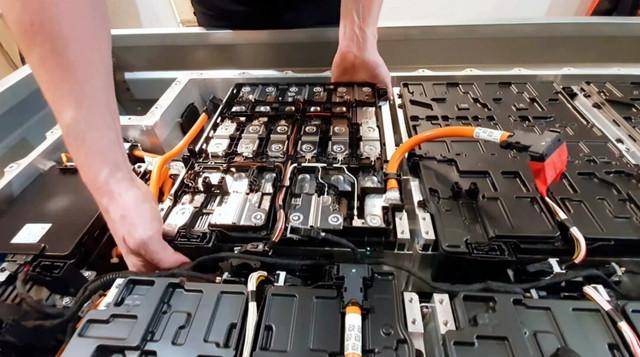 Які звички під час зарядки електромобіля скорочують ресурс акумулятора? - фото 613322