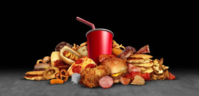Що не можна їсти перед іспитами: продукти, які можуть погіршити пам’ять і концентрацію - фото 620851