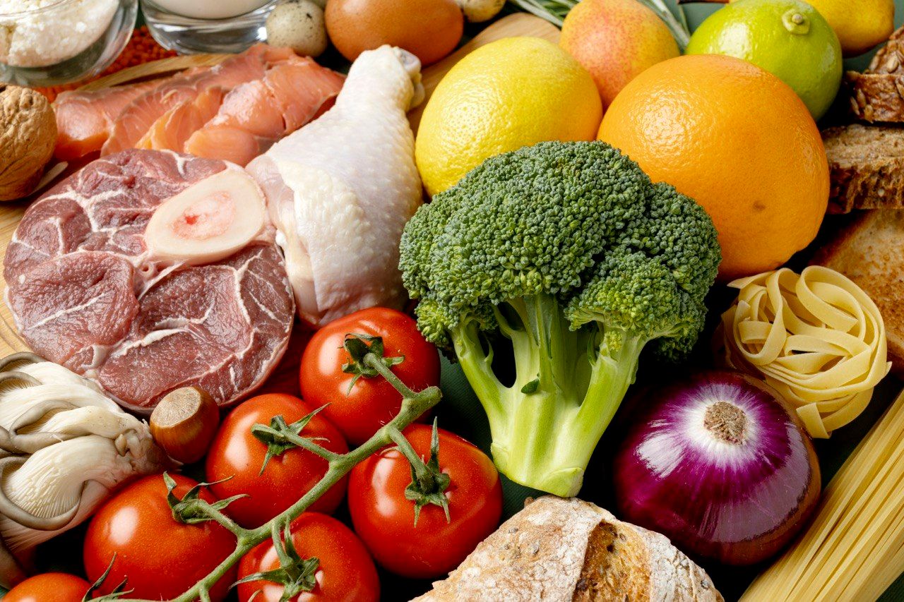 Які продукти допомагають легше переносити спеку - фото 1