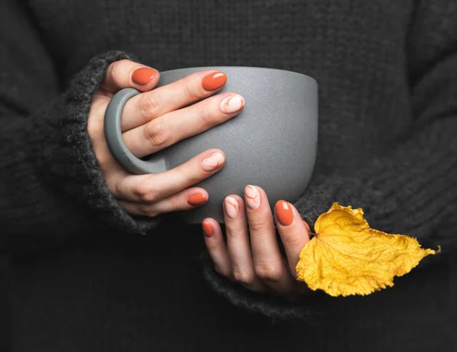 Cozy vibe повертається в моду: який манікюр стане головним трендом осені 2026 - фото 634709