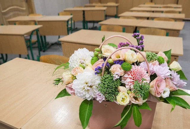 Не троянди: які квіти найкраще подарувати вчителю на 1 вересня - фото 644925