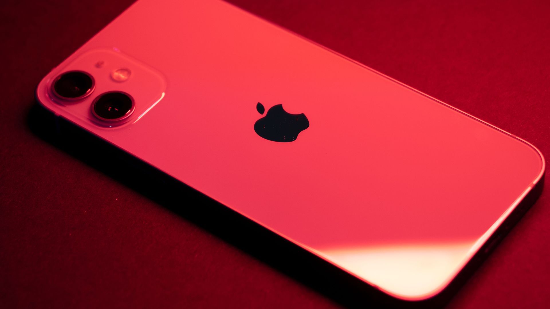Українець отримав у Польщі штраф у 1200 євро через iPhone - фото 1