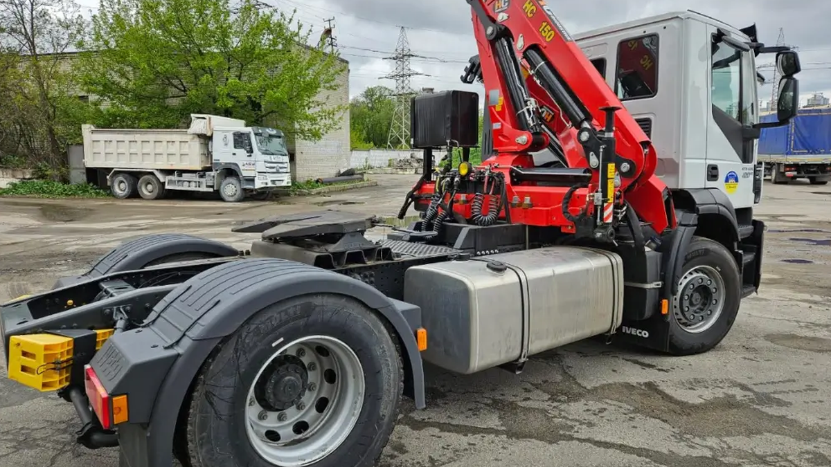 Чому варто купити вантажівку з маніпулятором: як одна машина замінює кілька одиниць технік - фото 1